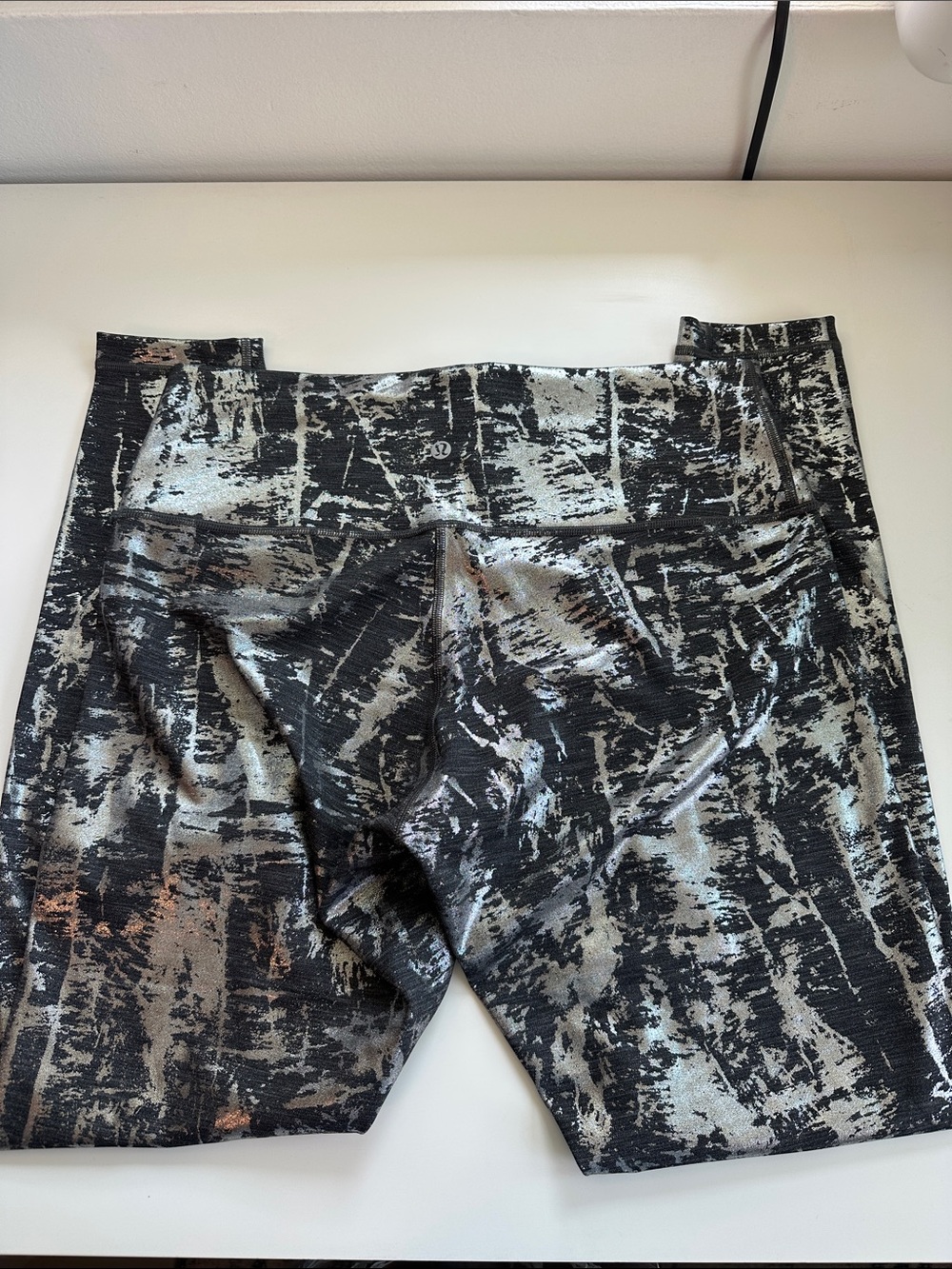 Lululemon Metallic Black & Silver Patterned align leggings